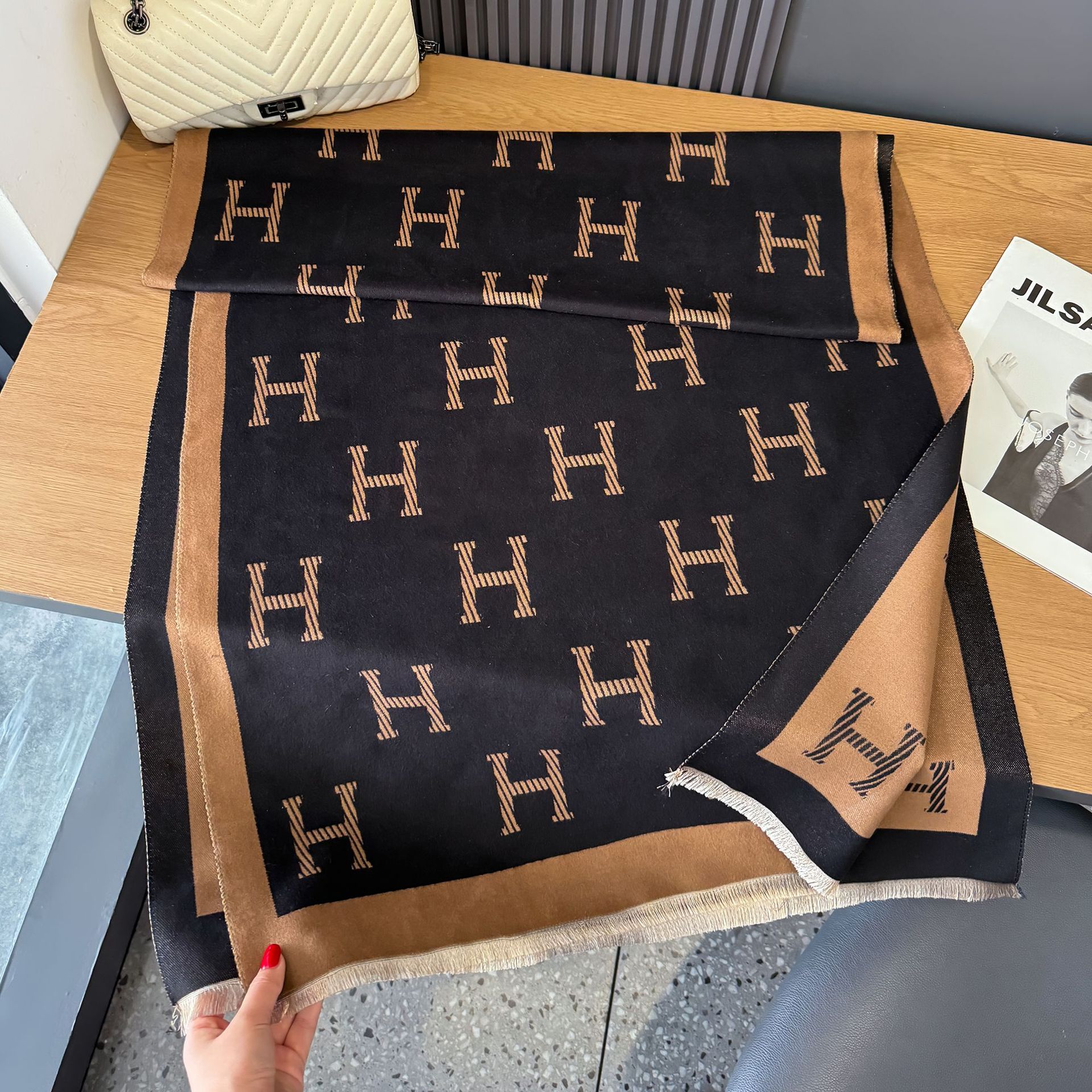 W2651 - camello negro