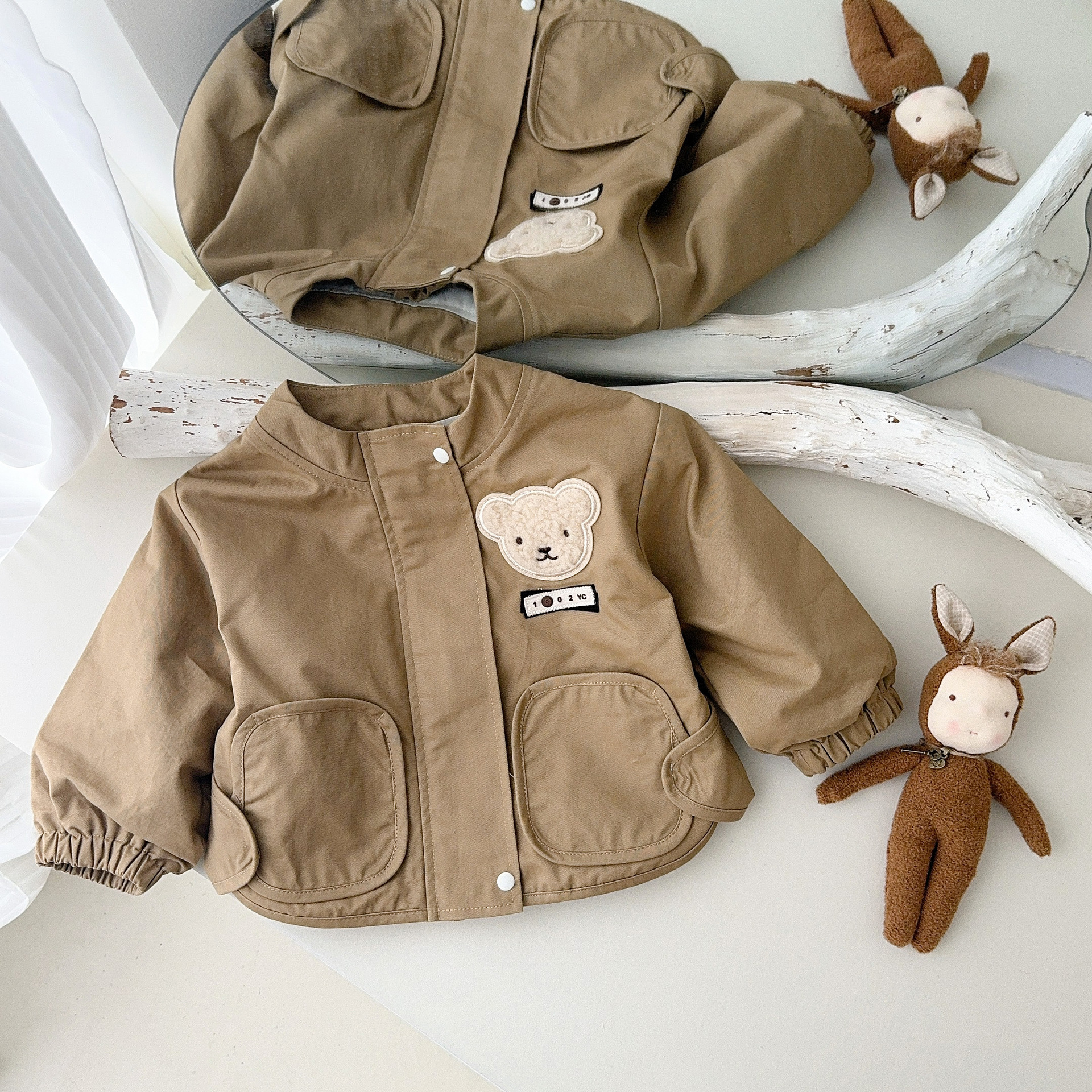 Chaqueta de perfil de oso de dibujos animados para niños coreanos, chaqueta de estilo occidental, ropa de primavera y otoño de algodón para niños y niños de moda