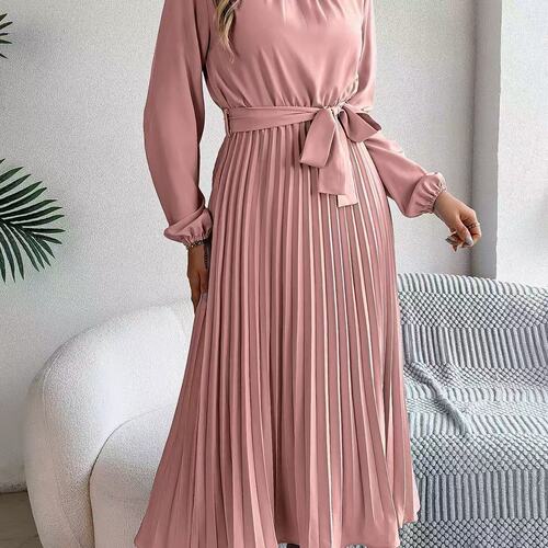 New style European and American autumn and winter elegant standing collar, long sleeve, waist waist, pleated long dress, small dress