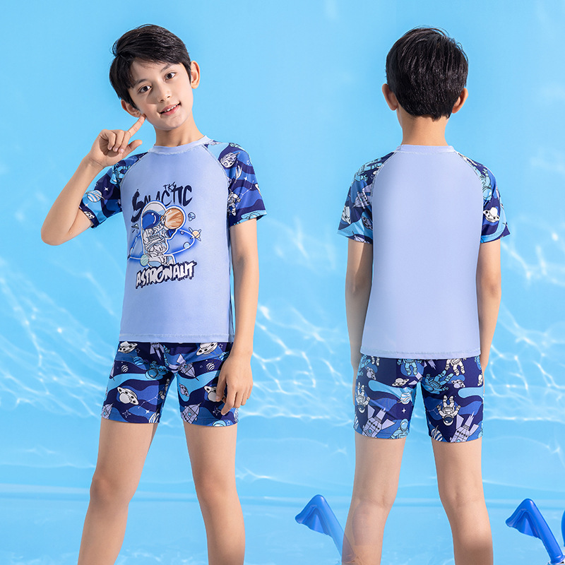 Nuevo traje de baño de verano para niños, conjunto de traje de baño conservador de secado rápido con dibujos animados de anime y gorro de natación adicional