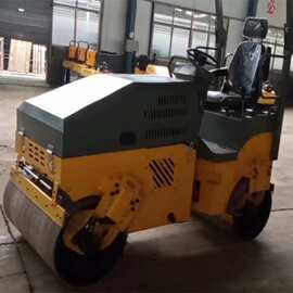 双钢轮座驾式振动压路机 厂家自产自销柴油振动压路机 压实机图片