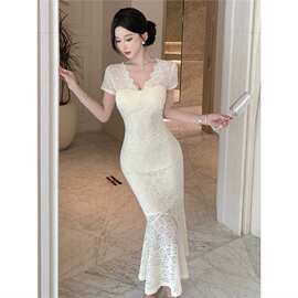 纯欲性感V领蕾丝连衣裙高端气质收腰显身材法式包臀中长款鱼尾裙