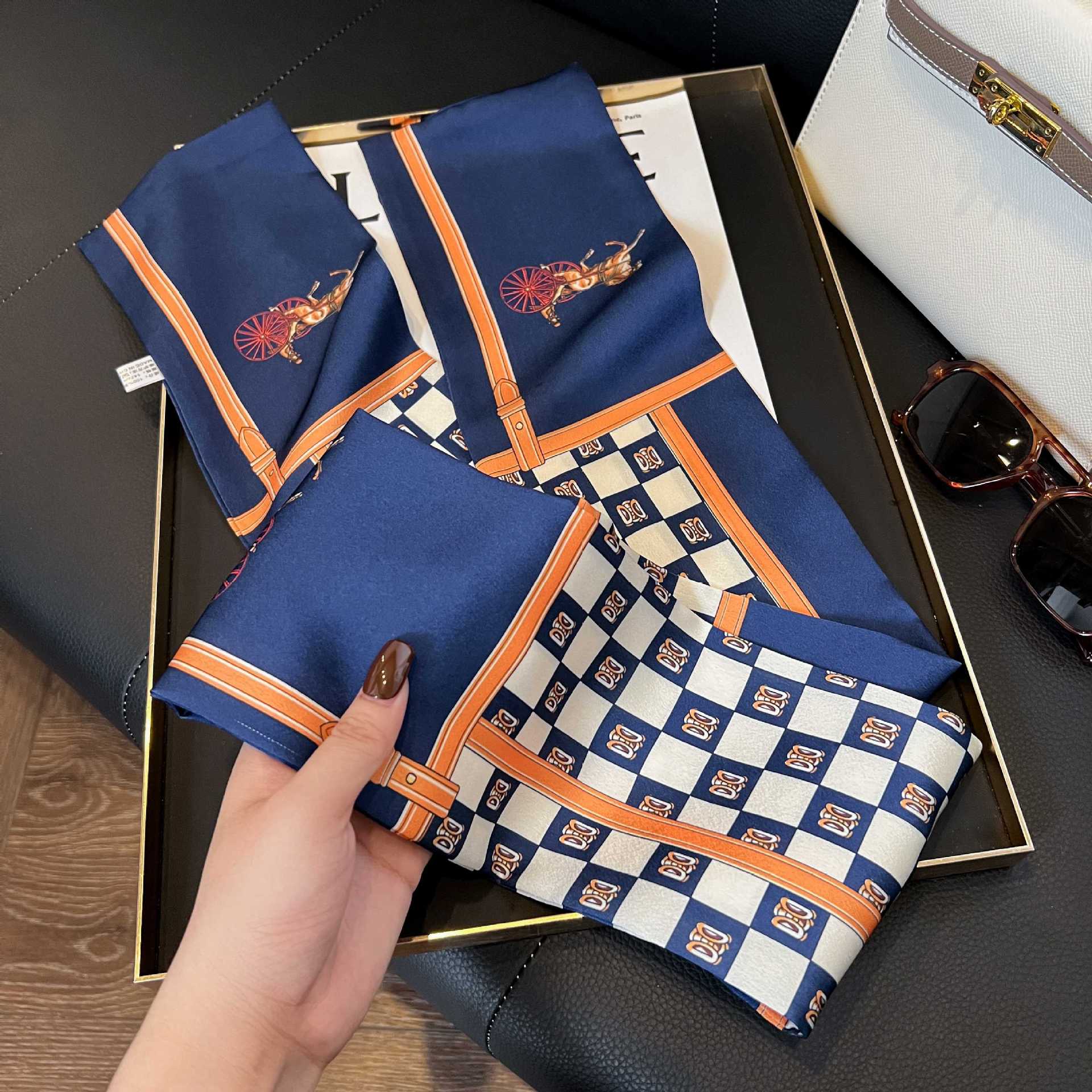 Nueva bufanda de seda pequeña banda larga estrecha para el cabello mujer estilo primavera y otoño moda madre bufanda estilo verano estilo fino serpentina bufanda al por mayor