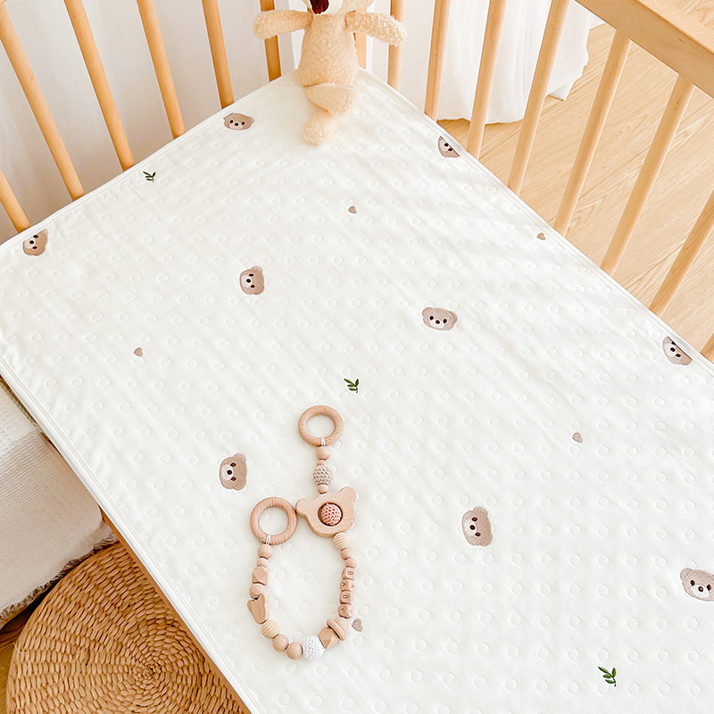 Six layers of gauze [sheet]-embroidered forest bear