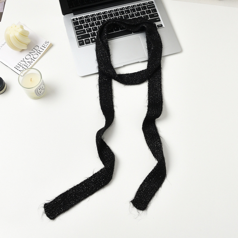ニットの小さい大衆の設計の長いストリップの狭い版のマフラーの女性の秋冬y 2kの新型のファッションの毛糸の百合の装飾の小さいマフラー|undefined