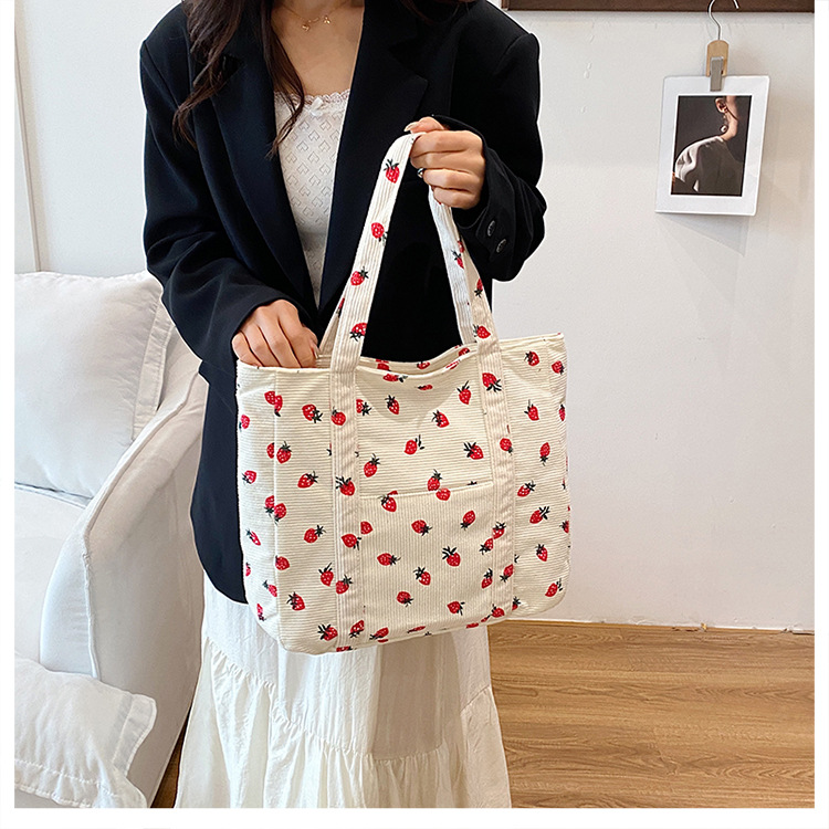 百搭灯芯绒印花托特包2025新款收纳袋大容量单肩包草莓帆布包包袋