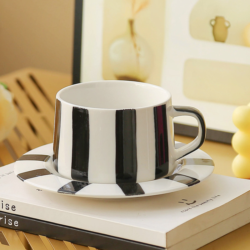 Taza de café de cerámica a rayas pintadas a mano transfronterizas, taza de café de alto valor de esmalte, taza de marca de color simple, taza de té de la tarde