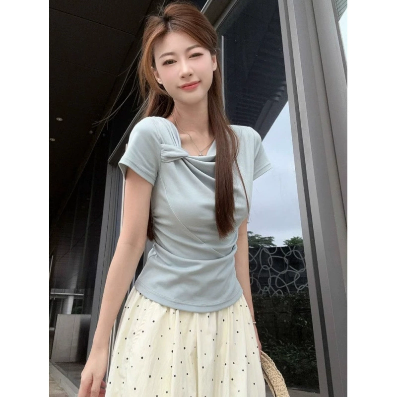 Модная женская футболка с короткими рукавами, лето 2025, новый стиль, плиссированный, утягивающий, универсальный однотонный топ.