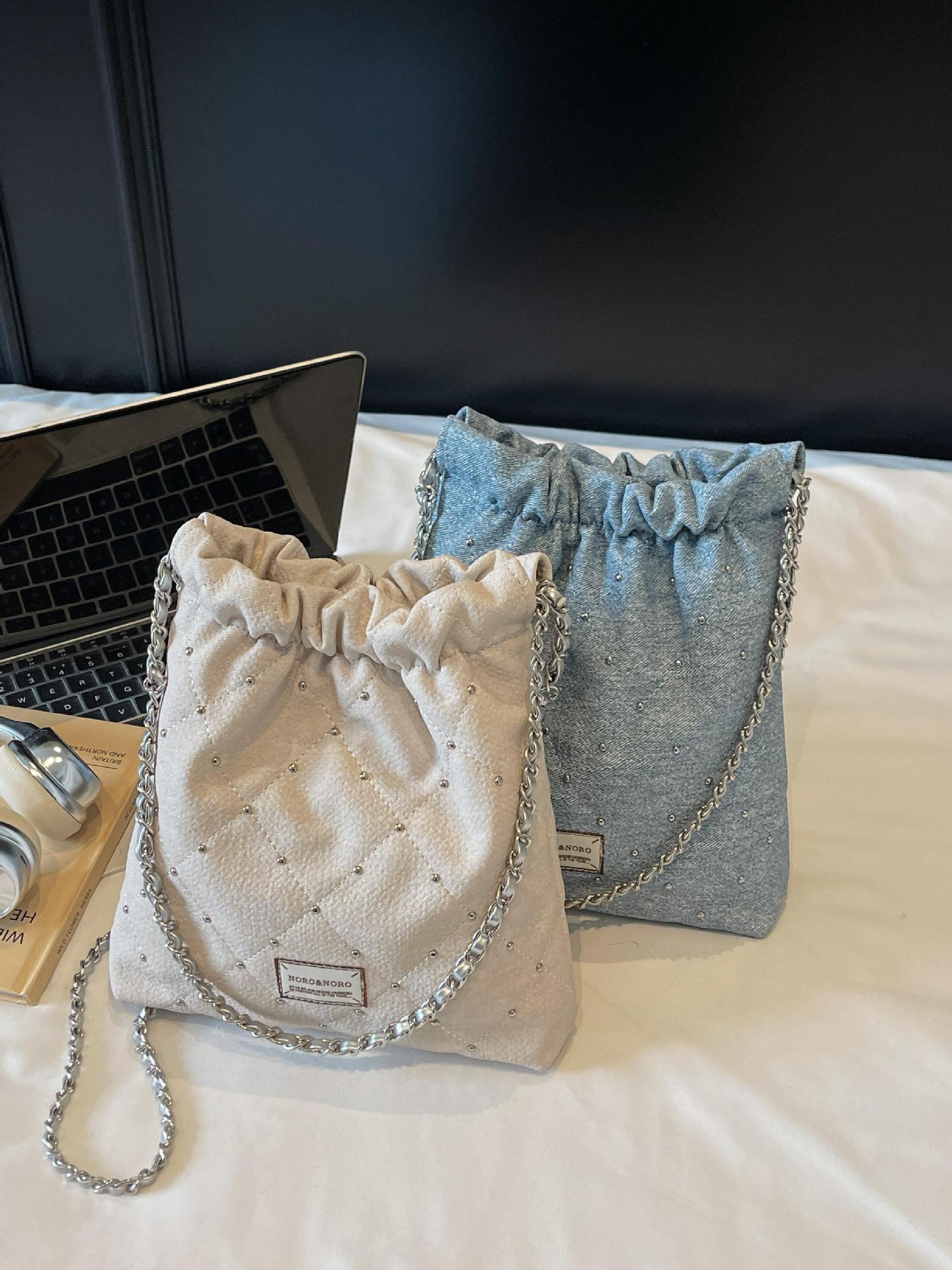 Bolsa de balde de verano popular para mujeres 2025 nueva cadena de diamante pequeña bolsa de hombro de viento fragante nicho bolsas debajo de las axilas