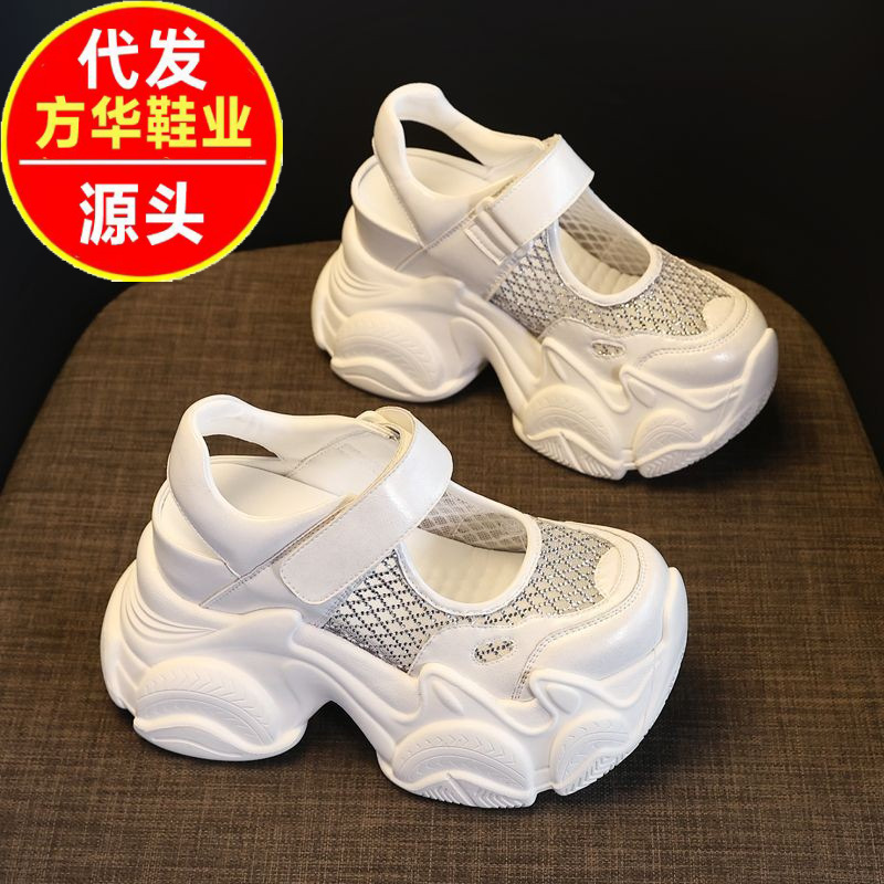 2026 verano nuevo diamante de malla ventilada interior de alta sandalias velcro universal sandalias casuales para padres