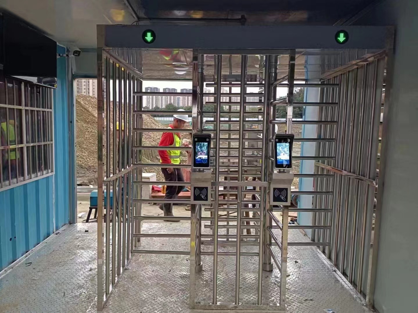 工地实名制人脸三辊闸 摄像头抓拍工地闸机 LED显示屏门禁闸机