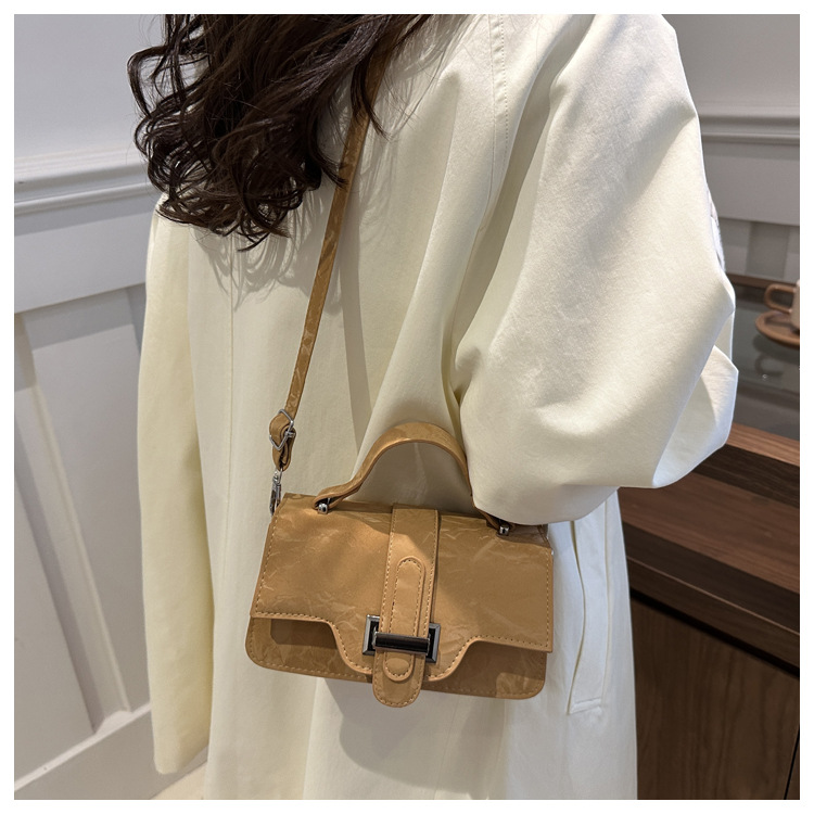 2024 New style women's trendy, fashionable and high-quality single-shoulder handbag, autumn commuting crossbody small square bag undefined