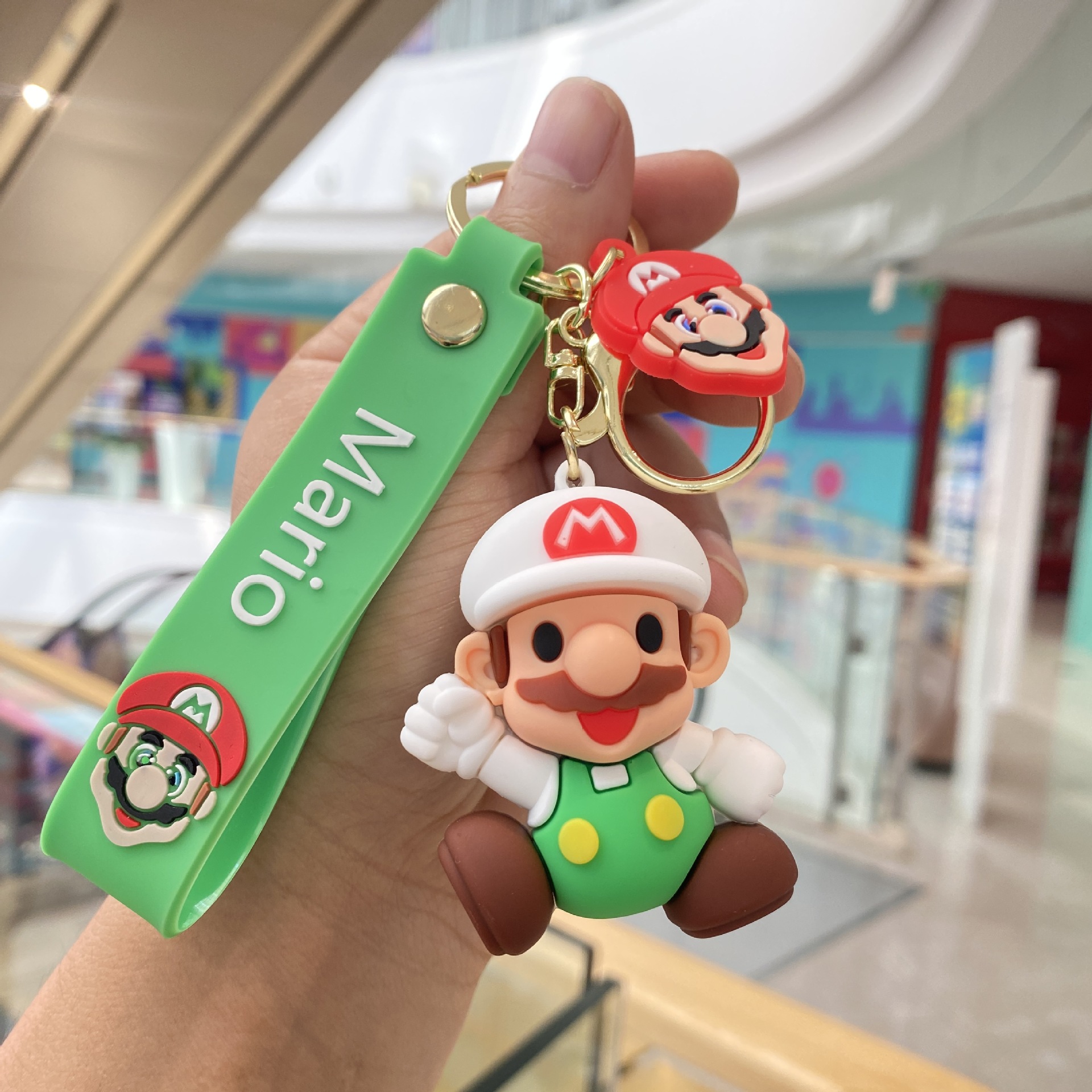 Super Mario llavero muñeca pareja mochila colgante coche llavero máquina de la muñeca pequeño regalo al por mayor