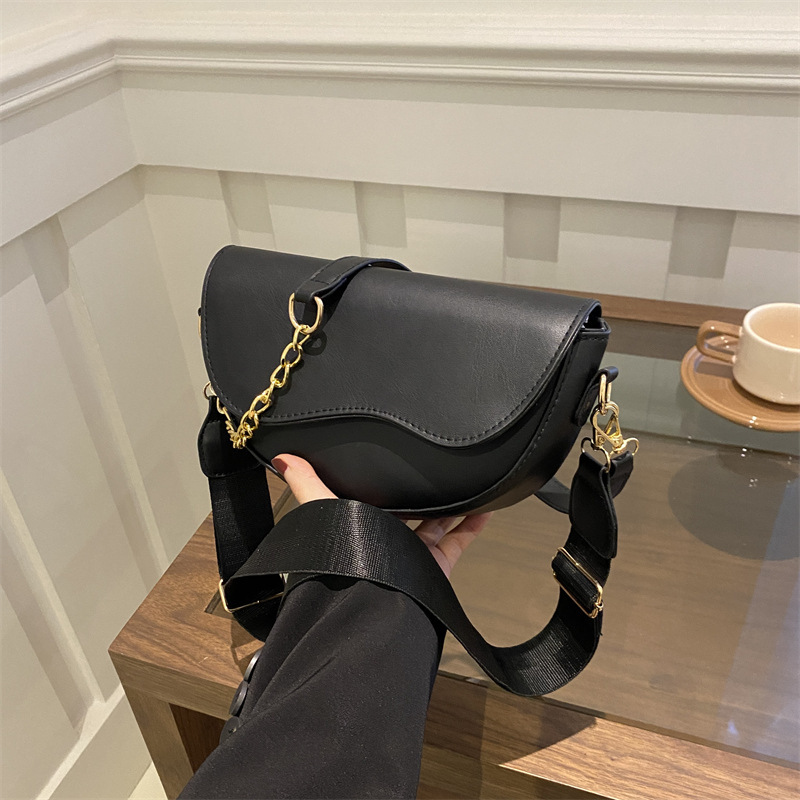 Spring and Summer High-appearance Value Bag Women's 2024 New Popular Leather Shoulder Underarm Bag Niche Wide Band Crossbody Saddle