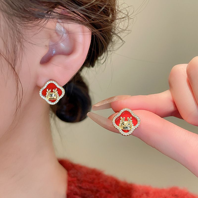 Pendientes de perlas de tendencia de moda de aguja de plata Pendientes pequeños y exquisitos de todo fósforo Pendientes de alta gama de lujo ligero al por mayor mujeres