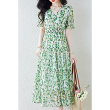 实拍梨形身材连衣裙夏2025新款女收腰V领薄荷波绿色碎花雪纺裙