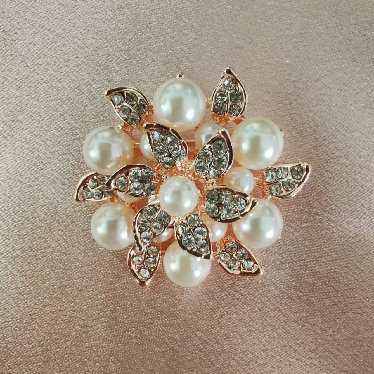 Broche de alto grado nicho bufanda hebilla aleación estilo coreano diamante incrustado abrigo perla ramillete ropa pin accesorios al por mayor