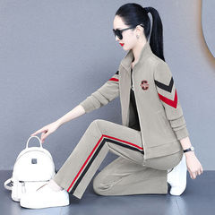 運動服套裝女春秋新款時尚中年輕媽媽早秋裝衛衣秋跑步休閒三件套