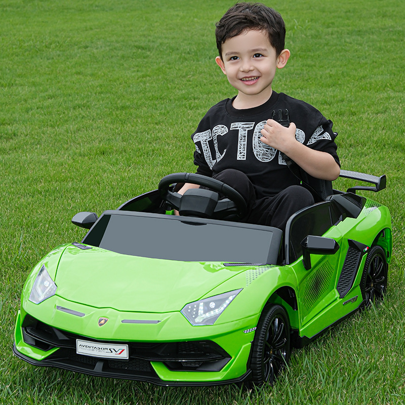 Coche eléctrico de los nuevos niños doble unidad recargable solo sentado coche deportivo de juguete de control remoto Lanbo columpio niños y niñas