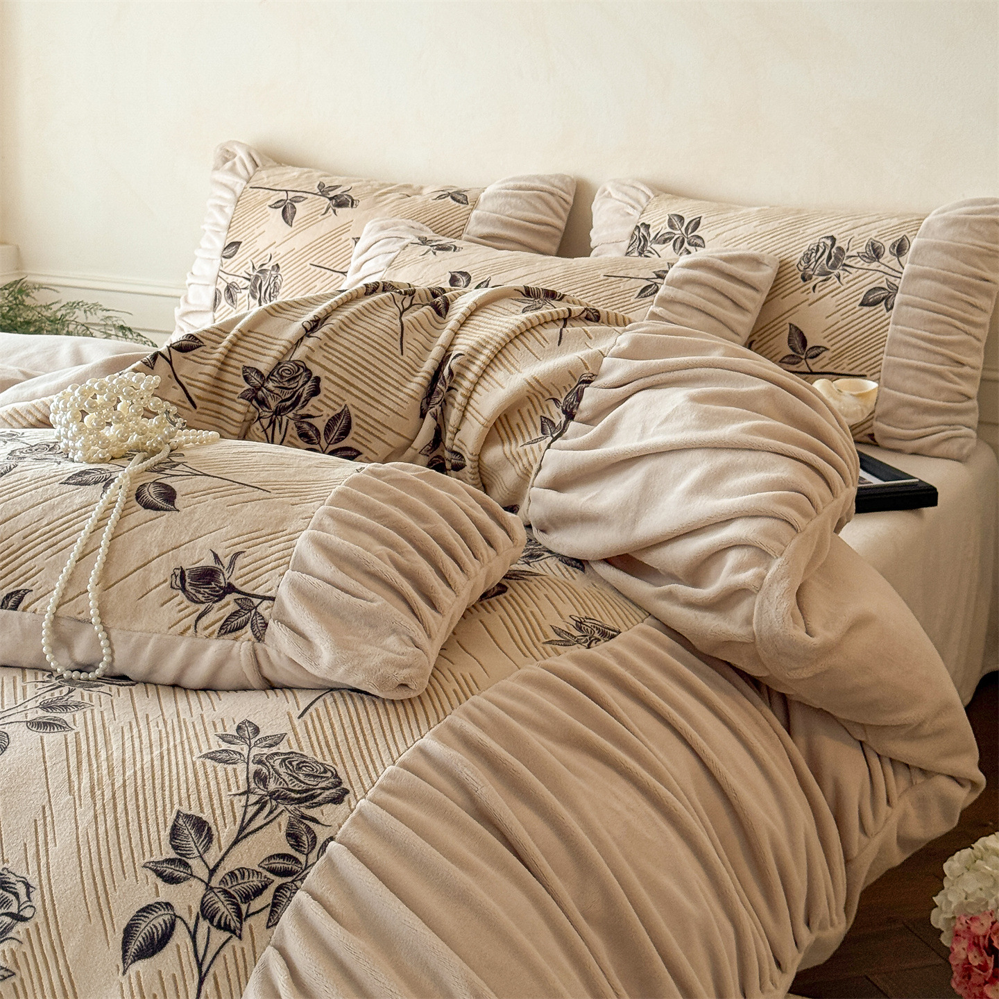 Ensemble quatre pièces style bohème vintage nordique français 2026, idéal pour l'automne et l'hiver : drap-housse, housse de couette et autres éléments en velours épais gaufré._voghion.com