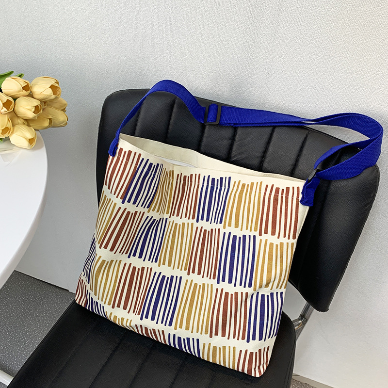 Bolso bandolera de lona para mujer, estilo nuevo de primavera y verano, bolso de hombro de mano literario fresco de gran capacidad, mochila escolar de estudiante con cremallera