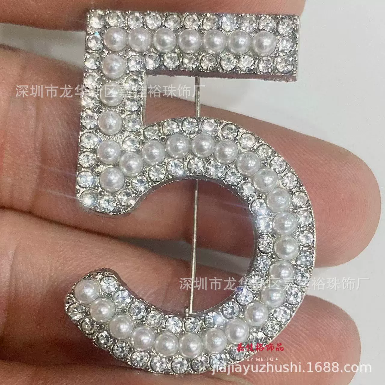 В наличии Прямые продажи оборудования Diamond-Встроенный цифровой пять брошь свитер пальто костюм юбка украшения