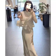 今年人気の新しい中国風のスーツ、絶妙でシックなボタン付きベストトップ、女性用サマースカート2点セット