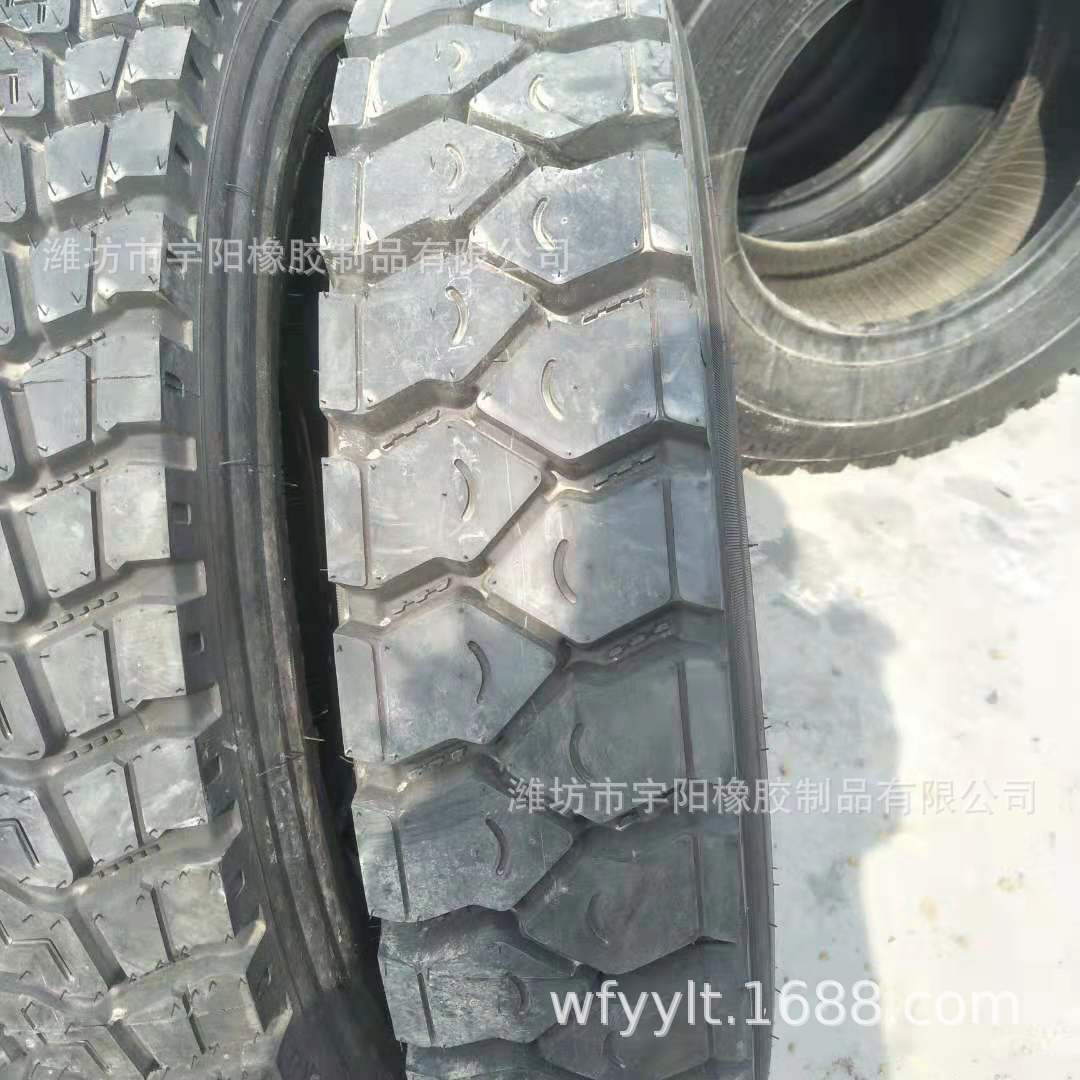 9.00R20 中短途卡车货车载重轮胎 钢丝胎 大块花纹