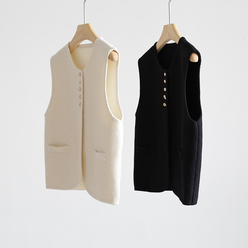 Autumn and Winter Quiet Luxury Old Money Style Round Neck Gold Bean Button Knitted Vest Thickeneded Pure Color Versatile Sleeveless Waistcoat Outer Wear Autumn and Winter Quiet Luxury Old Money Style Round Neck Gold Bean Button Knitted Vest Thickeneded Pure Color Versatile Sleeveless Waistcoat Outer Wear