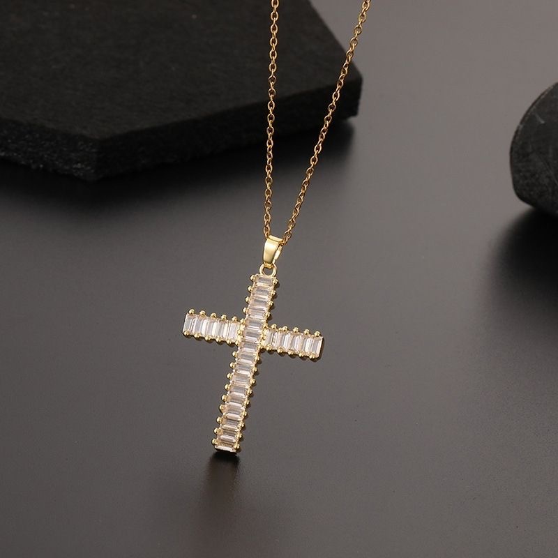 La moda europea y americana personalidad collar de cruz de color diamante completo colgante de zircon de alta calidad lujo ligero universal cadena de clavícula