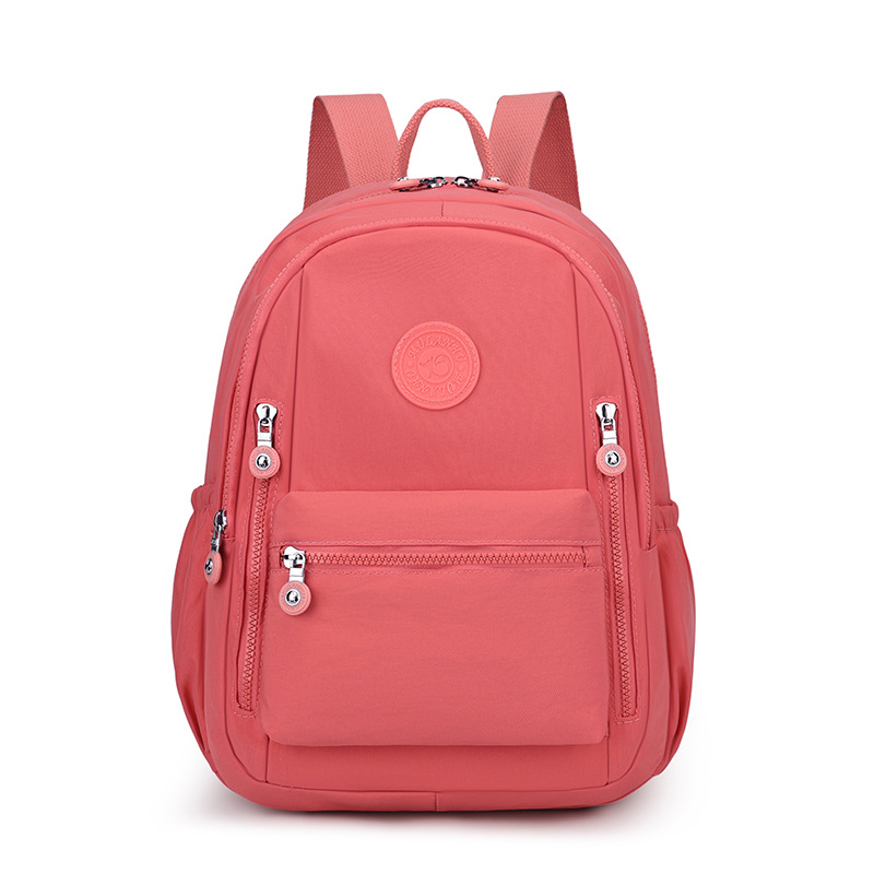 Mochila femenina 2025 nueva mochila de viaje de moda de gran capacidad, ligera tela de nylon casual y bolso de hombro