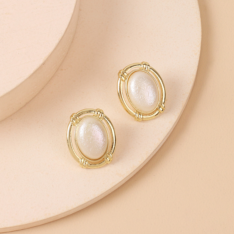 Fashion Geometric Oval Pearl Alloy Earrings Wholesale display picture 6