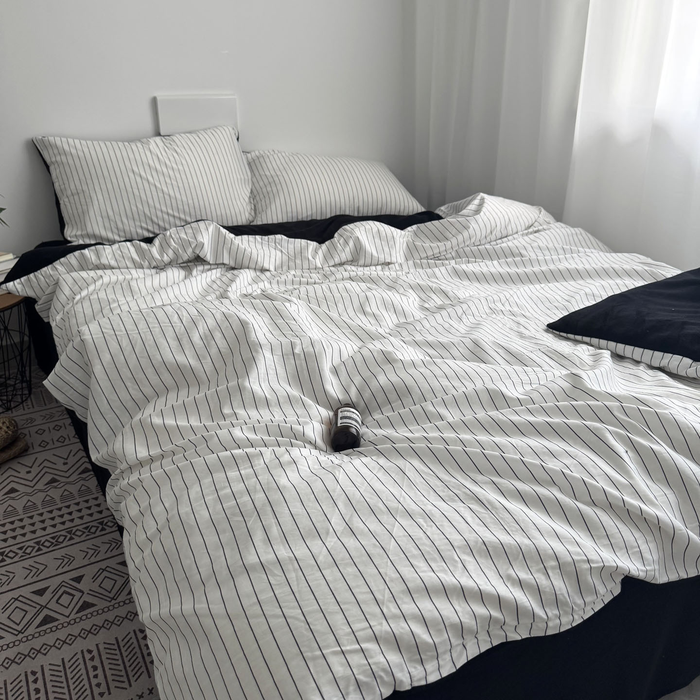 2025新款厂家直销秋冬全棉时尚现代条纹感牛奶绒四件套宿舍学生