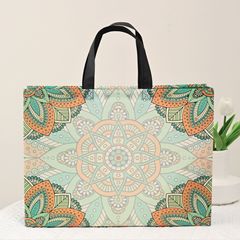 Non-woven bags can be printed with LOGO, three-dimensional handbags, gift bags, and color-printed laminated bags can be customized.