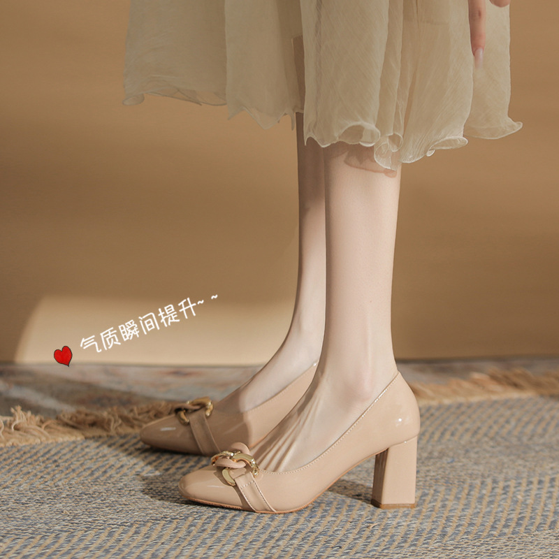 Square-toe chunky heel high heels plus size enlarged patent leather Mary Jane women's single-layer shoes for commuter all-match small size women's shoes Square-toe chunky heel high heels plus size enlarged patent leather Mary Jane women's single-layer shoes for commuter all-match small size women's shoes