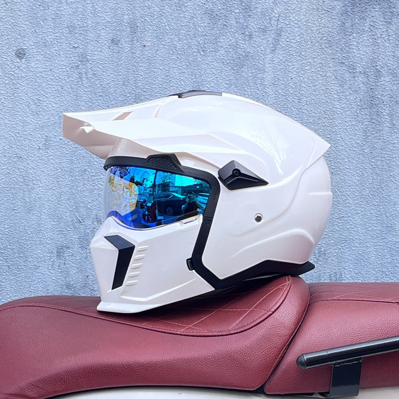 팬텀 블루가 가미된 ​​펄 화이트