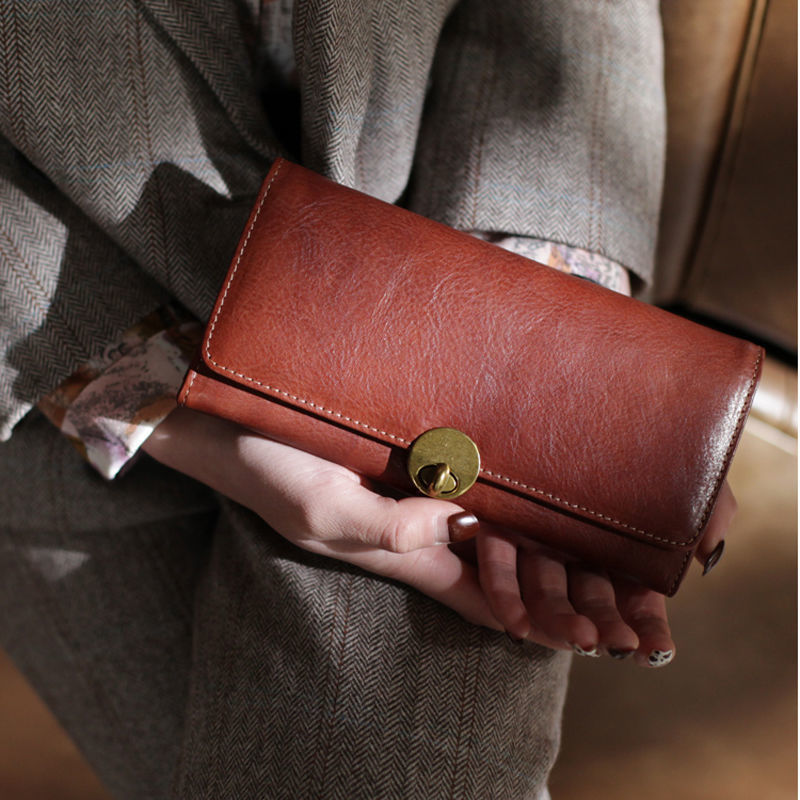 Cartera de cuero 2025 nueva billetera de mujer larga y delgada capa superior piel de vaca simple billetera de doble pliegue con cerradura retro europea y americana