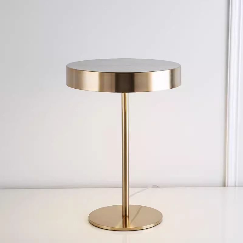 Post-modern Simple Fashion Study Office Bedroom Bedside LED Eye Protection Model Room Creative Atmospheric Iron Table Lamp