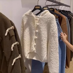 東大門の優しい風の乳のfufuの柔らかいもち米の白い帽子のセーターの女性の秋冬の輪の絨毛のウールのニットのカーディガンの潮
