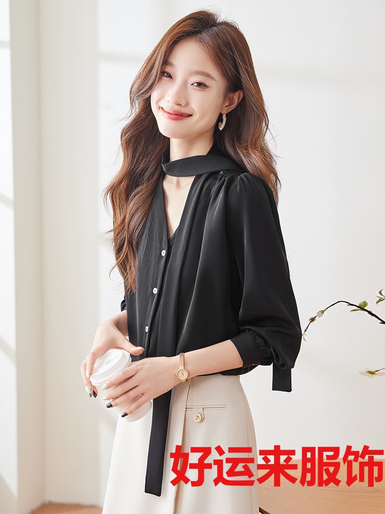 Classic shiffon shirt with bow