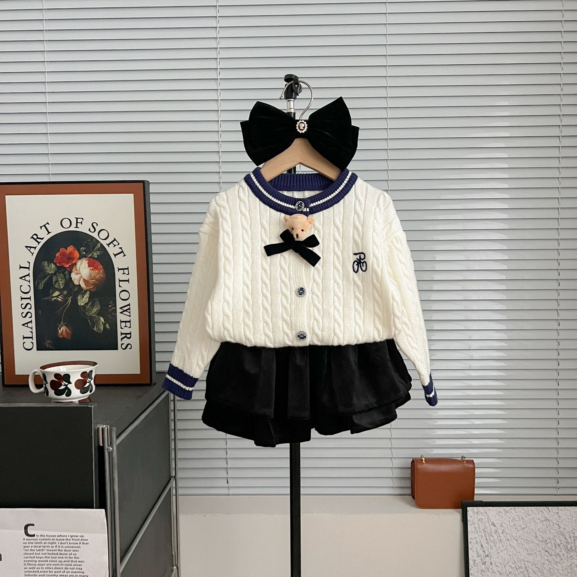Children's Korean version cardigan 2024 children's clothing new product girls' knitted baby striped round neck jacket_voghion.com
