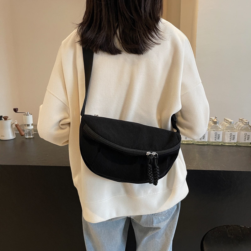 Bolso de pana en el pecho para mujer 2024 nuevo bolso de hombro ligero de gran capacidad casual todo fósforo hombro diagonal bolso diagonal en el pecho marea