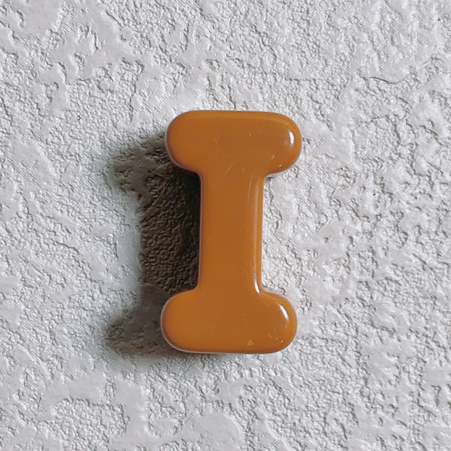 I (brown)