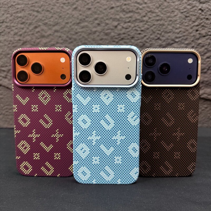Luminous Letter Carbon Fiber Pattern Suitable for Apple 18Pro Magnetic Phone Case Metal Lens Iphone17 Hard Case