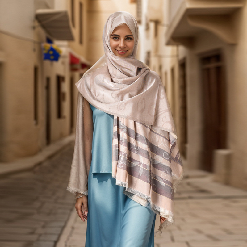 Vendita calda sciarpa a righe stile etnico borsa sciarpa per la testa multifunzionale protezione solare sciarpa di seta grande sciarpa quadrata da donna_voghion.com