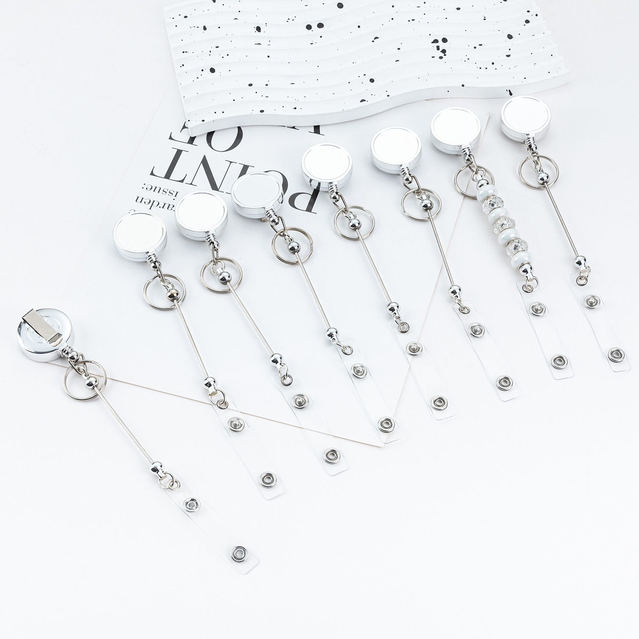 Creativo diy cuentas metal brillante fácil de tirar de plástico retráctil fácil de tirar de la tarjeta de pecho retráctil de la tarjeta de certificado