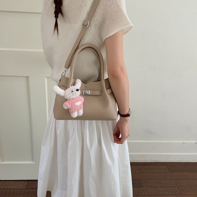 Simple portátil 2026 diseño de bolso de hombro único versátil estilo coreano de transporte de moda nuevo bolso de cubo nicho femenino