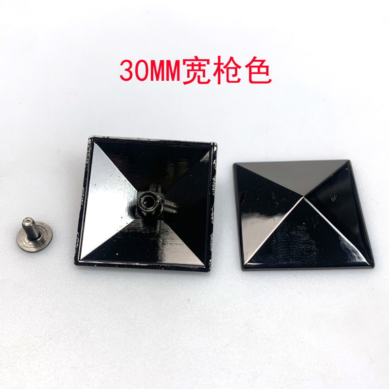 広州の商品の供給源の金属の四方の先はリベットのピラミッドの方にぶつかってねじの低い身にぶつかります。|undefined