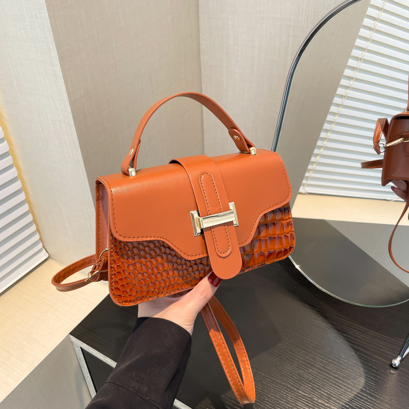 Bolso bandolera de un solo hombro de textura de alta gama de diseño de nicho 2024 otoño e invierno nuevo bolso cuadrado pequeño portátil de todos los partidos