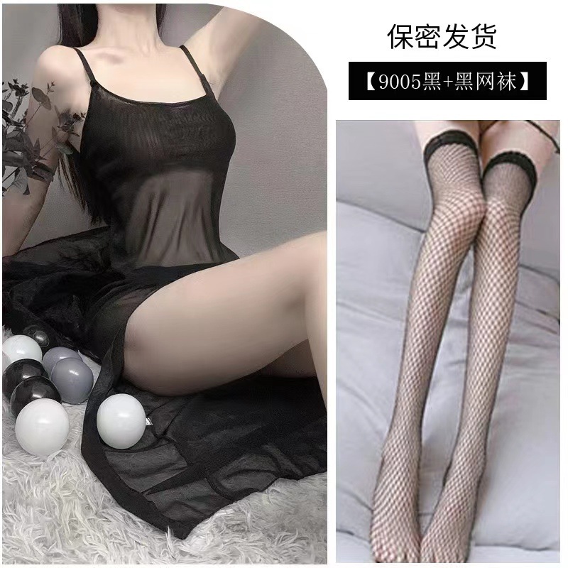 블랙 롱 스커트 + 블랙 그물 스타킹